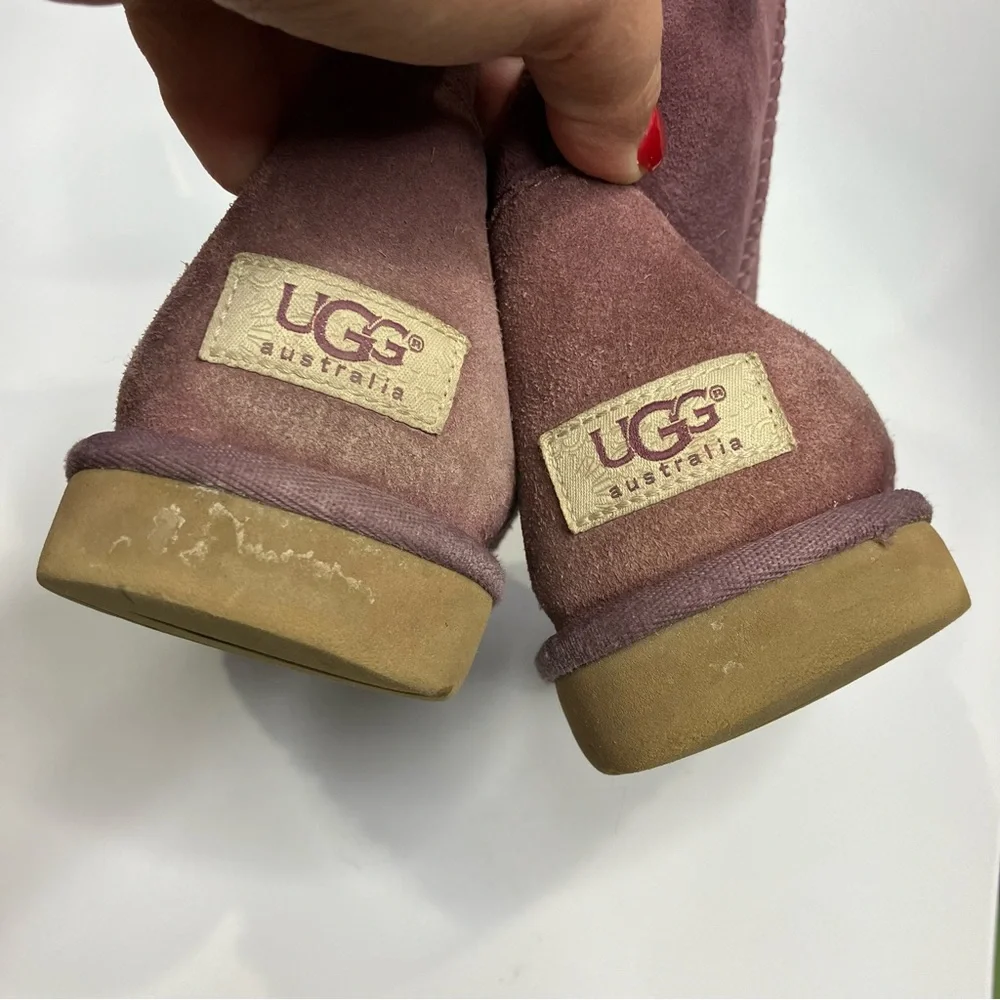 UGG Classic short boots in Aster‎ purple women’s size 8 suede sheepskin Sherpa